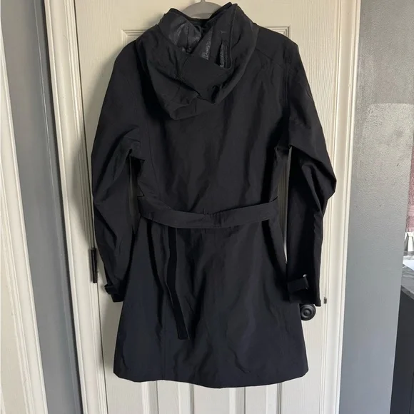 REI black rain jacket, fits like a small- excellent condition - Picture 2 of 5